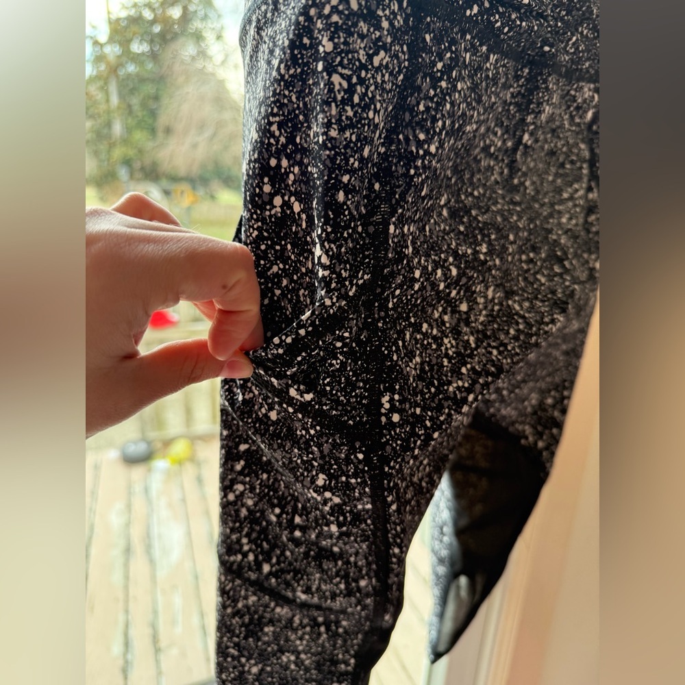 Lululemon cropped Black and White Speckled Leggings size 6 - Picture 4 of 5